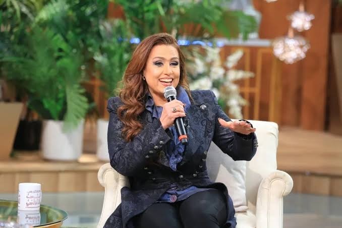 سيمون تجسد شخصية "سيدة أعمال "فى صيد العقارب